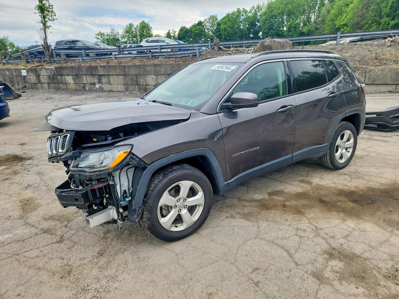 Salvage Jeep Compass Image