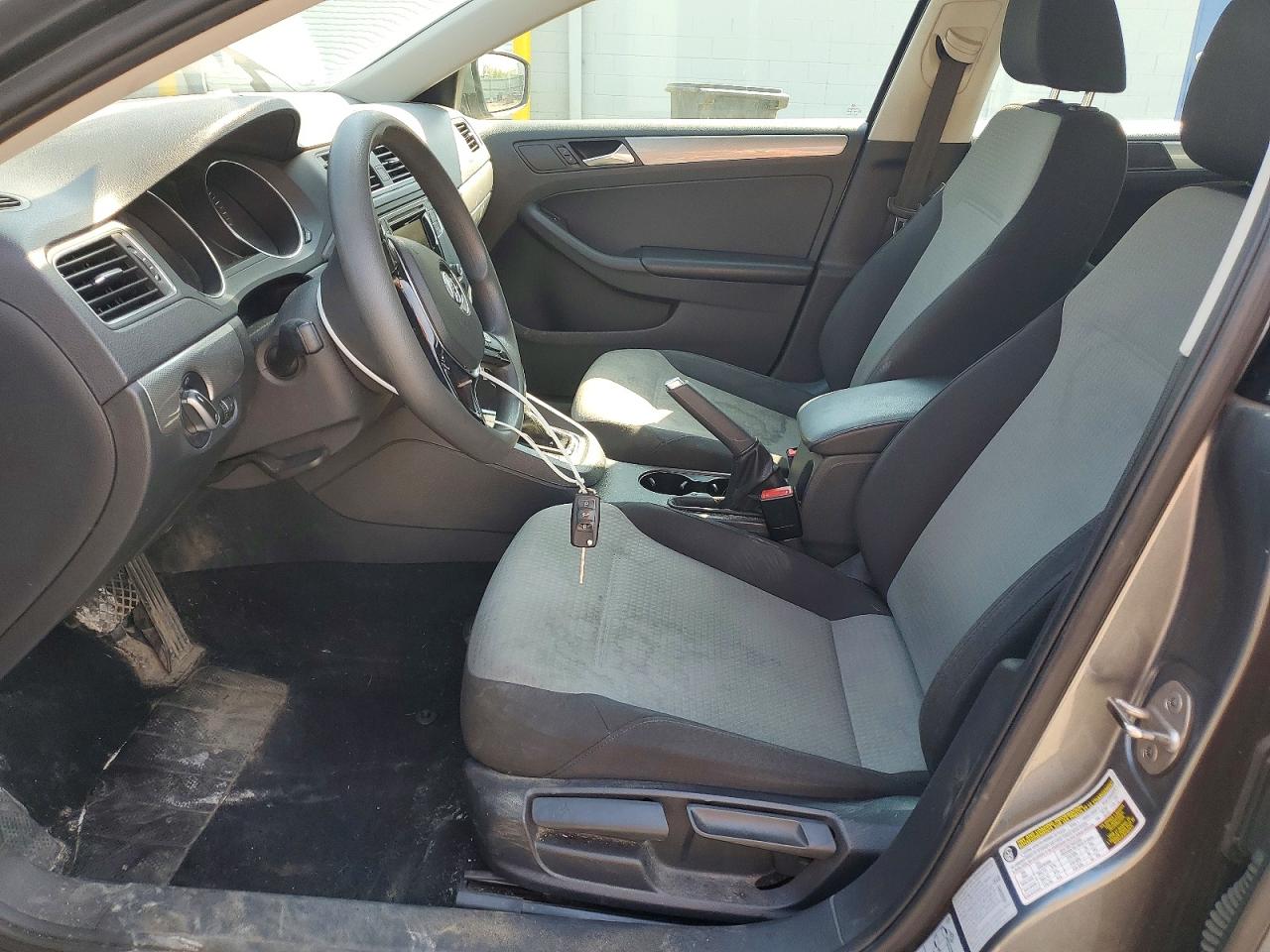 Volkswagen Jetta S
