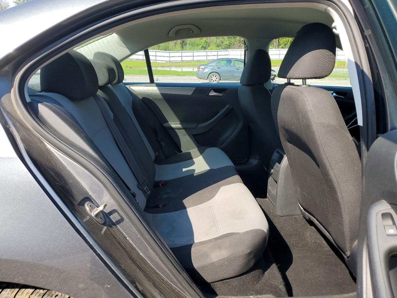 Volkswagen Jetta S