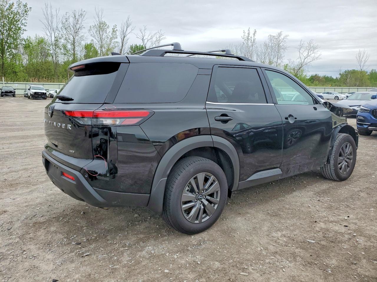 Nissan Pathfinder Sv
