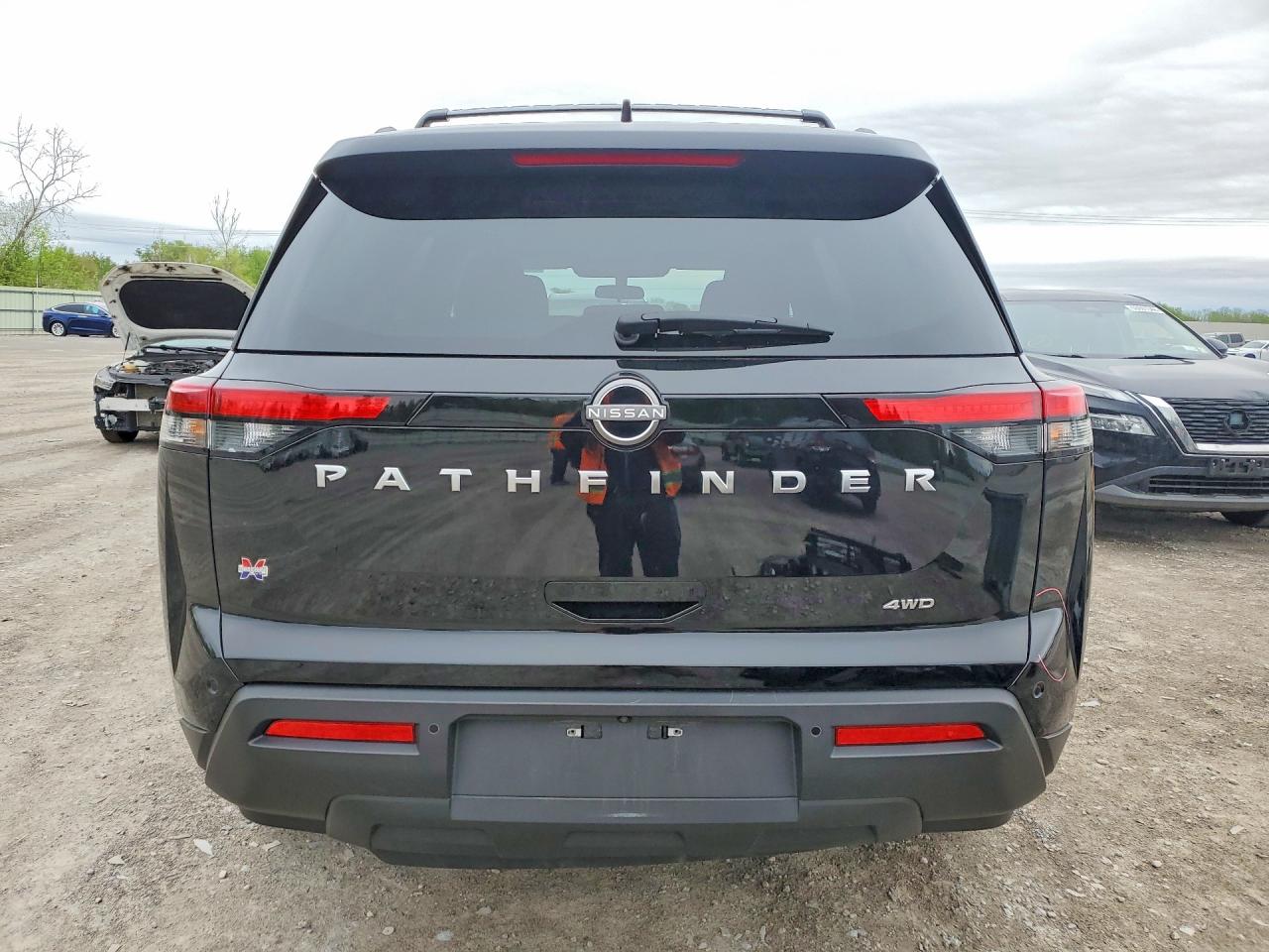 Nissan Pathfinder Sv