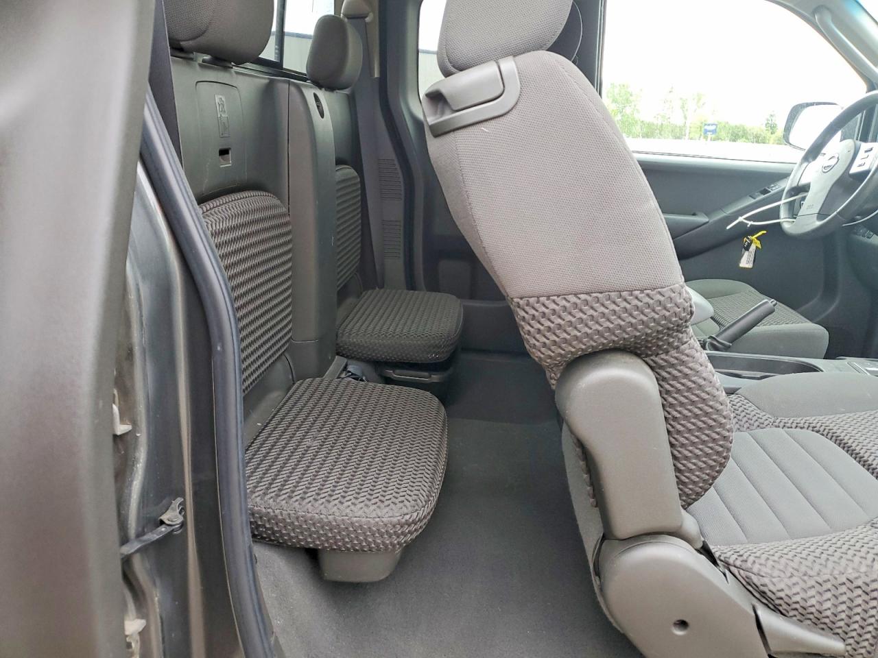 Nissan Frontier Se V6
