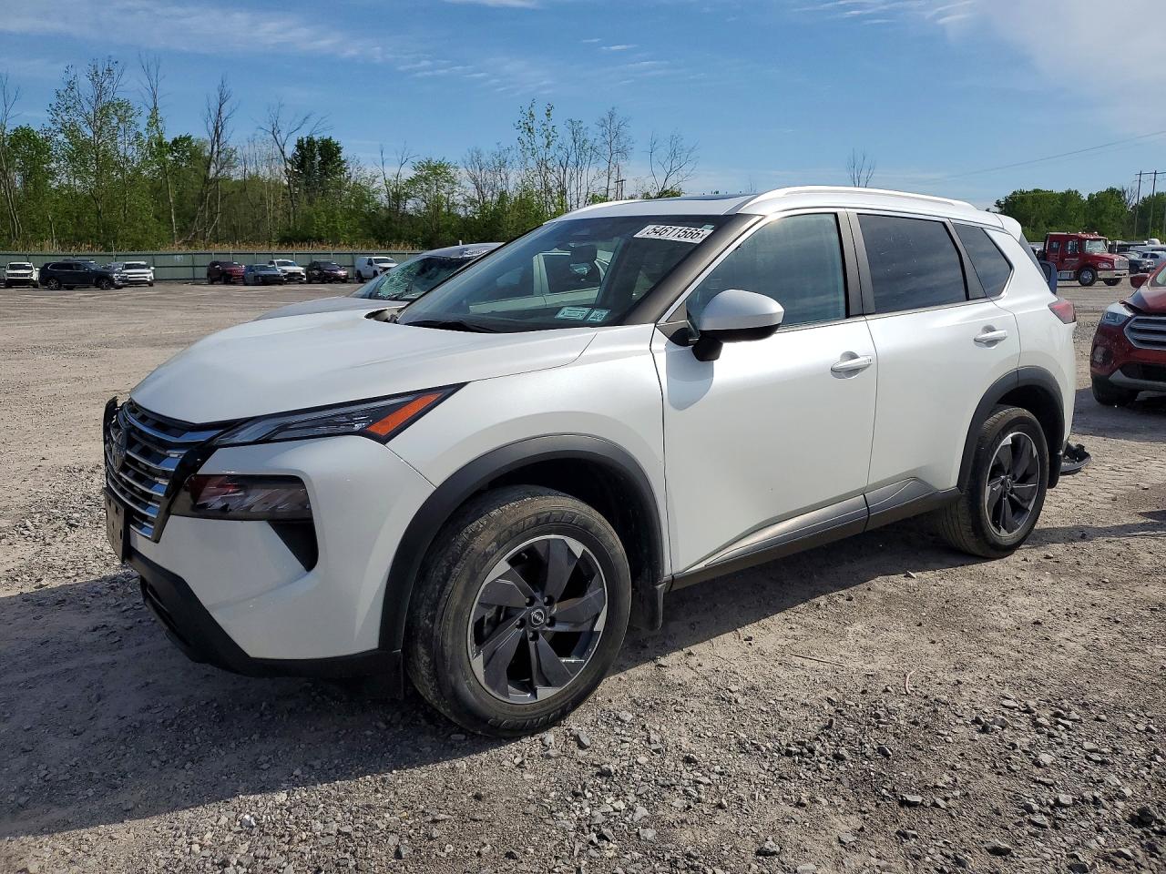 Salvage Nissan Rogue Image