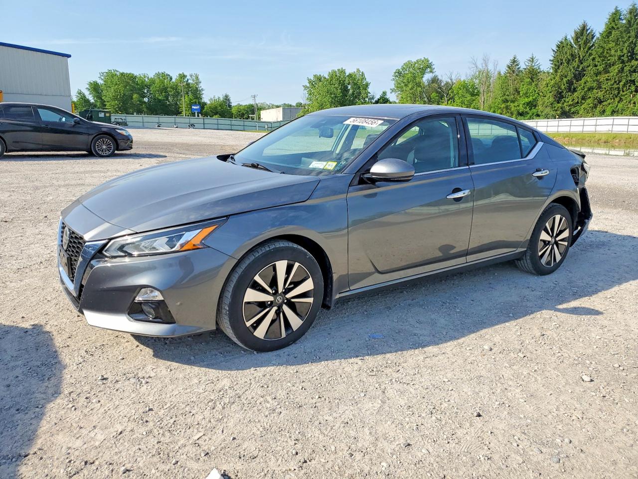 Salvage Nissan Altima Image