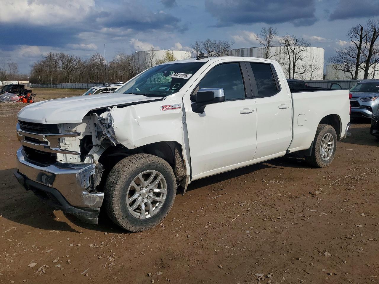 Salvage Chevrolet Silverado Image