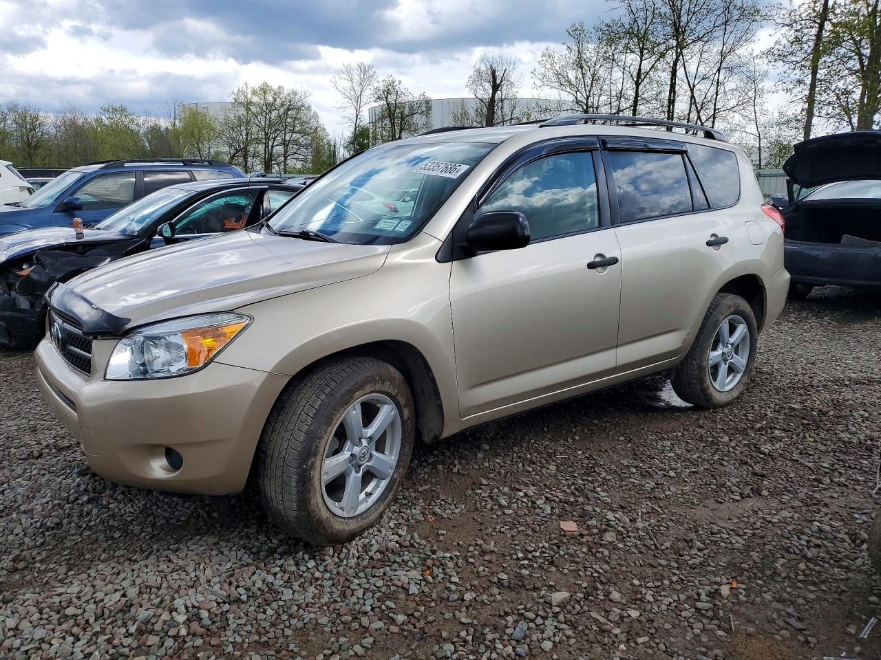 Salvage Toyota RAV4 Image