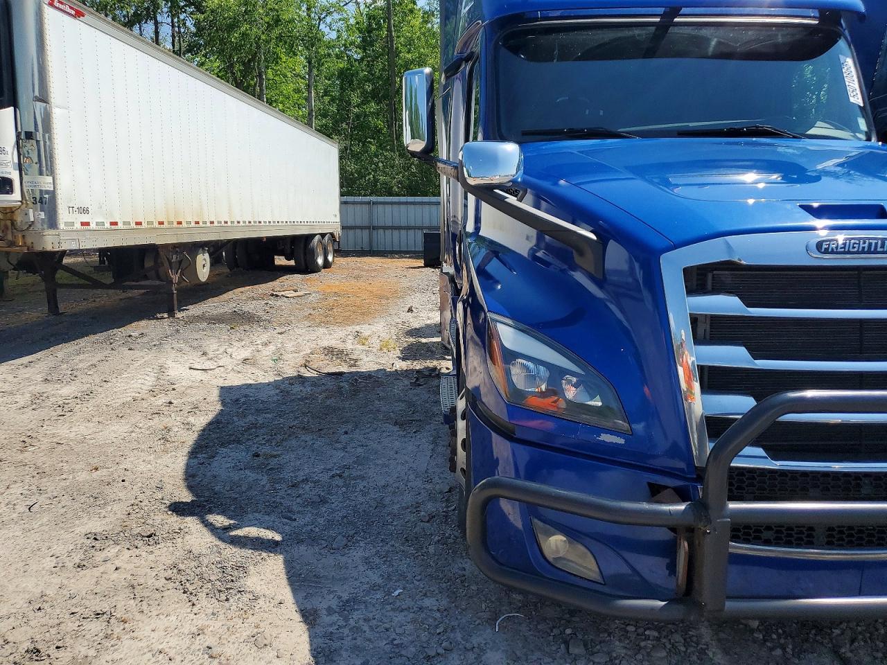 Freightliner Cascadia 126