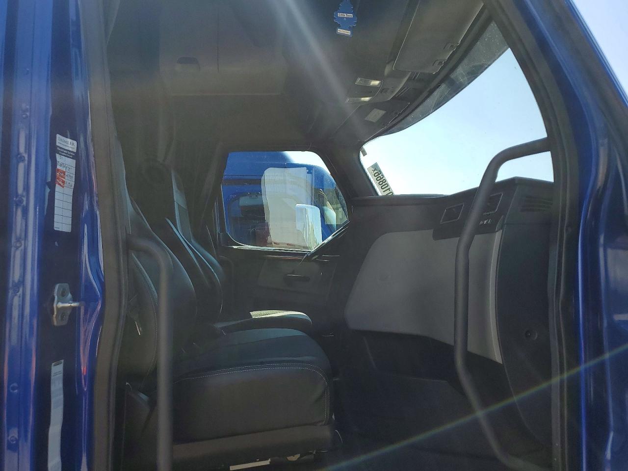 Freightliner Cascadia 126