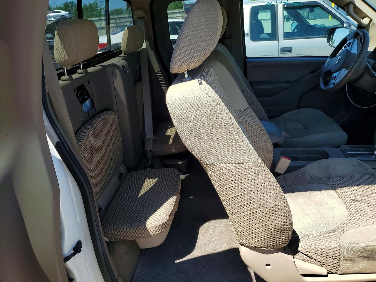 Nissan Frontier Sv V6
