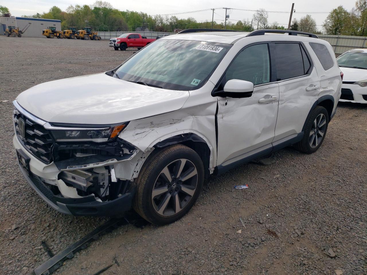 Salvage Honda Pilot Image