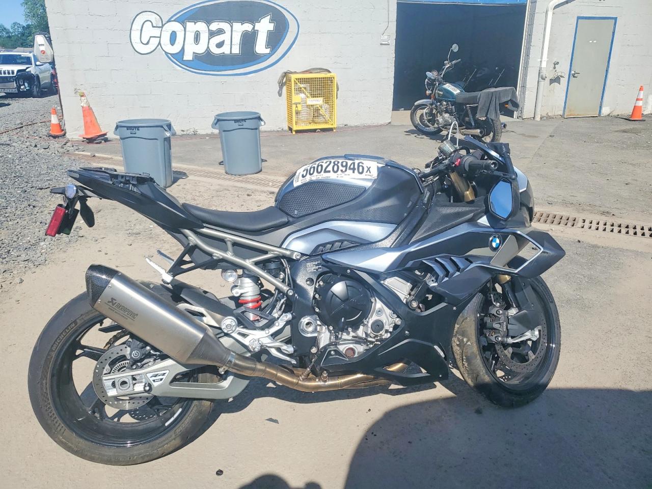 Salvage BMW S Image