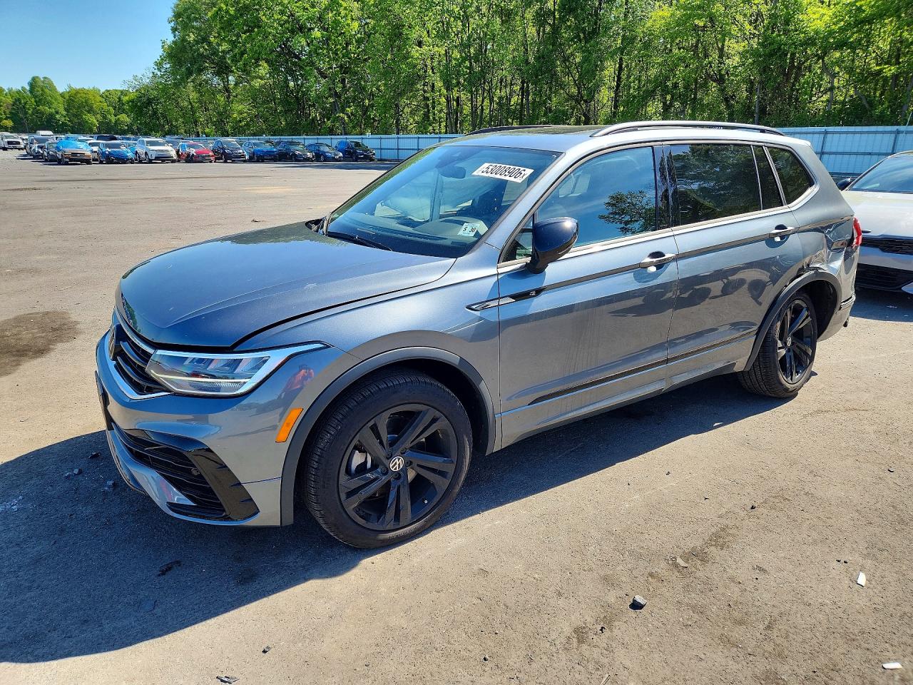 Salvage Volkswagen Tiguan Image