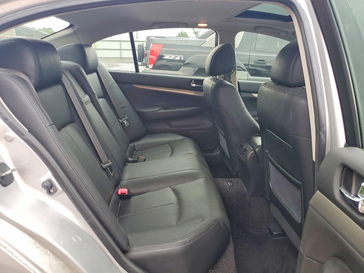 INFINITI G37 X