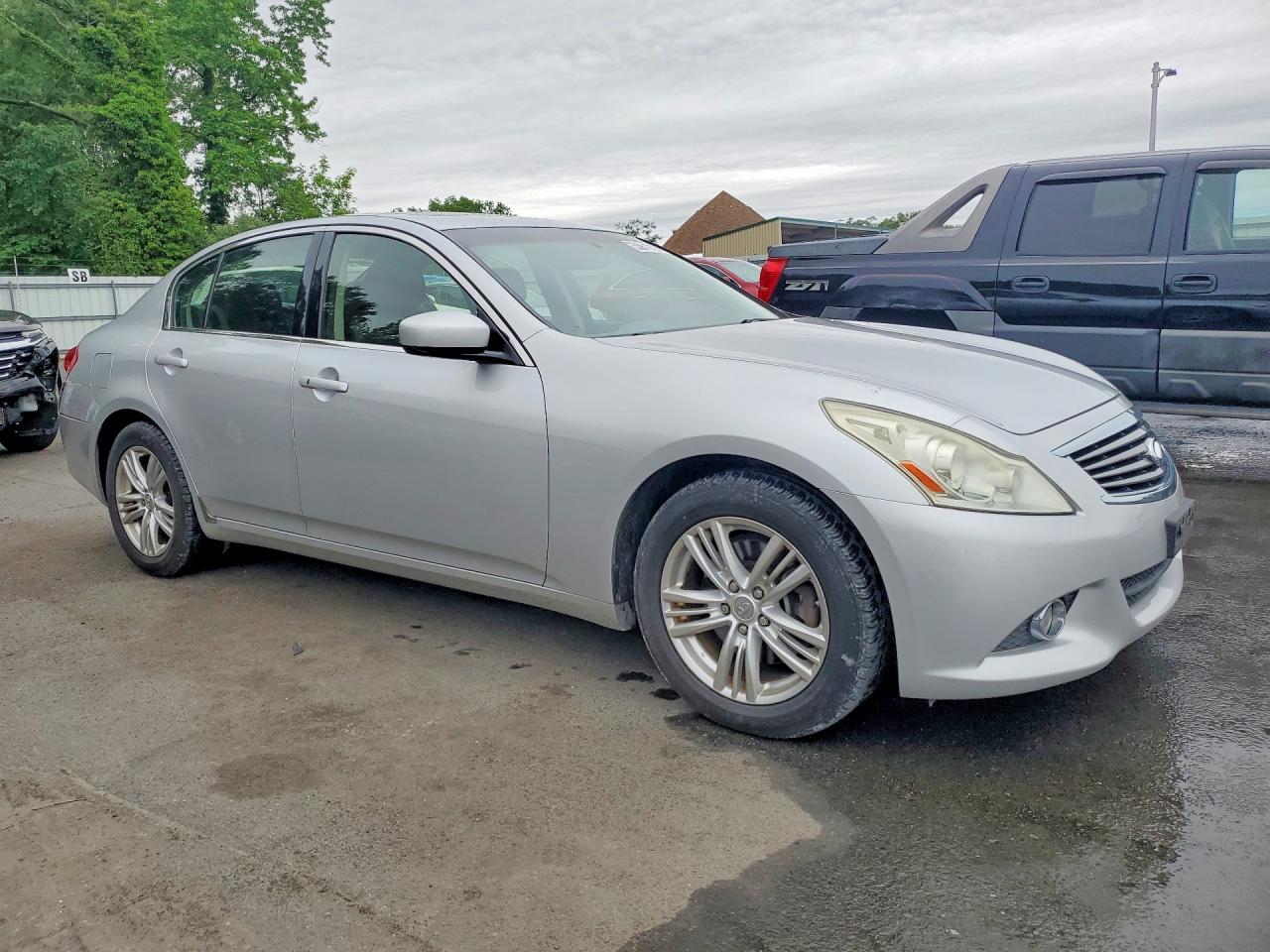 INFINITI G37 X