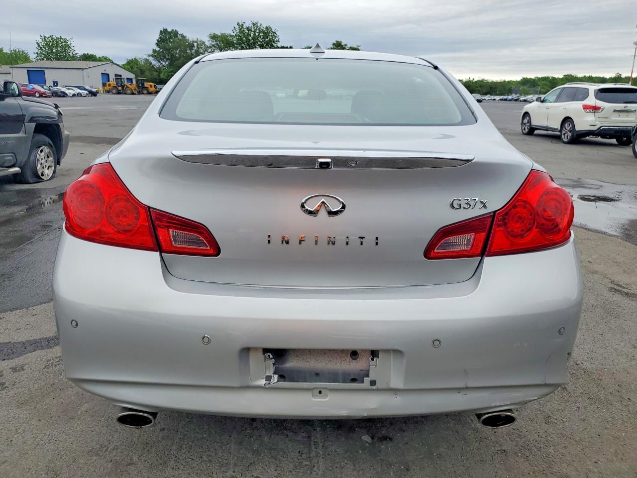 INFINITI G37 X