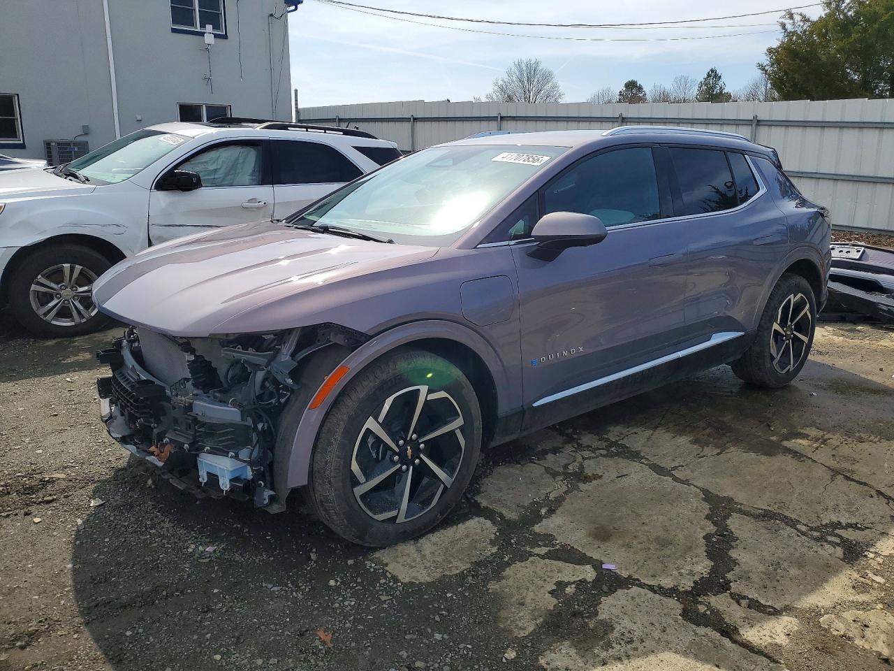 Salvage Chevrolet Equinox Image