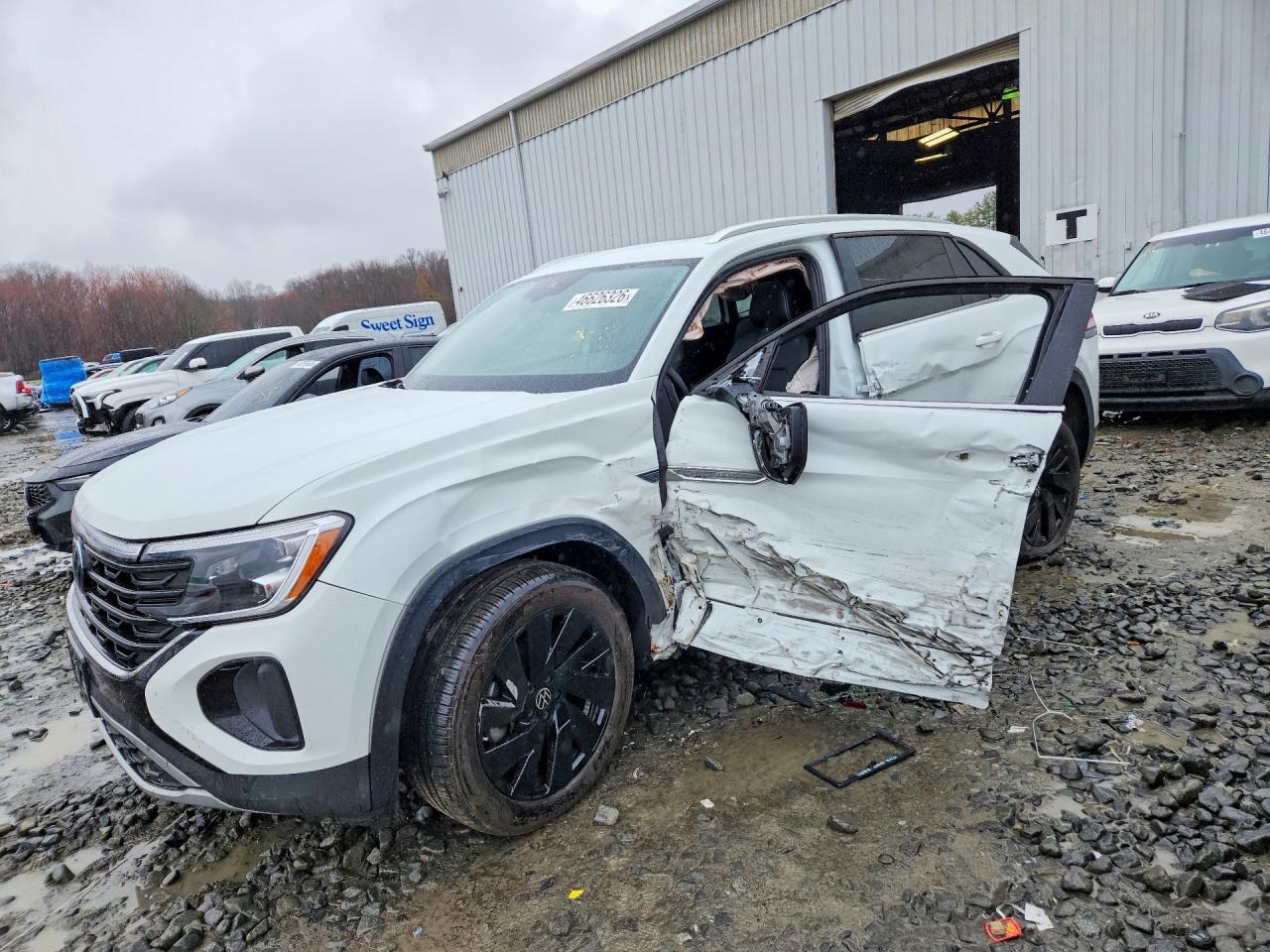 Salvage Volkswagen Atlas Image