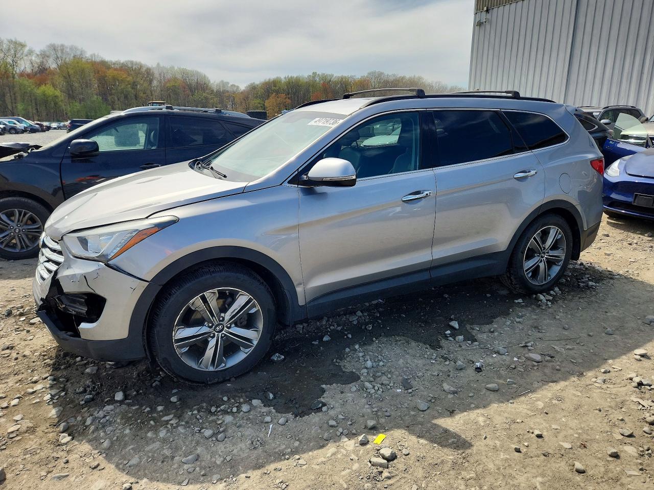 Salvage Hyundai SANTA FE Image