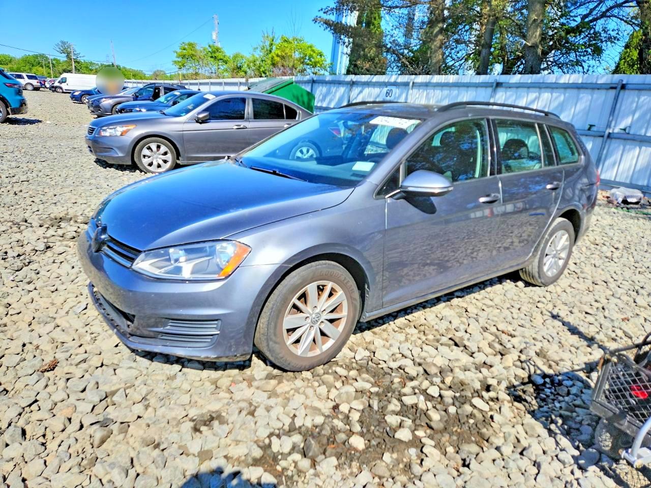 Salvage Volkswagen Golf Image