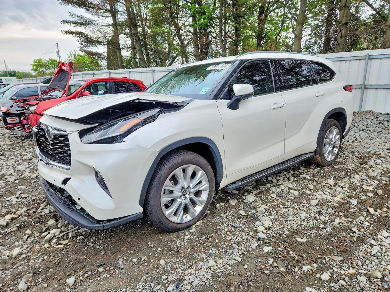 Salvage Toyota Highlander Image