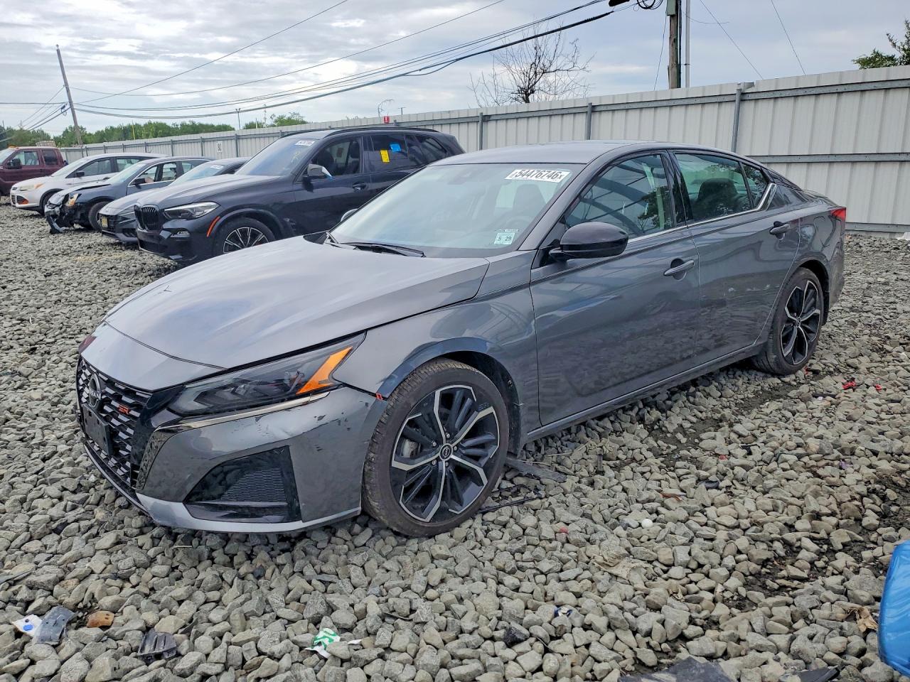 Salvage Nissan Altima Image