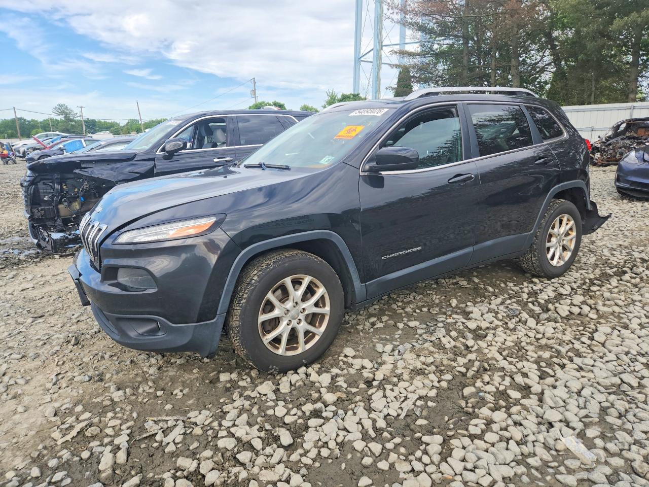 Salvage Jeep Cherokee Image