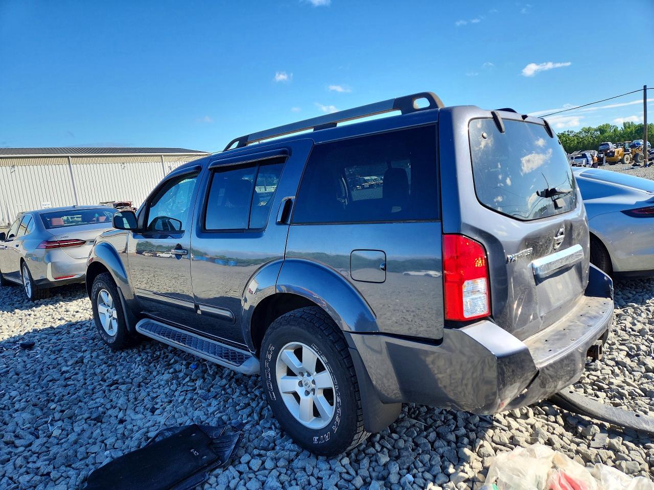 Nissan Pathfinder S