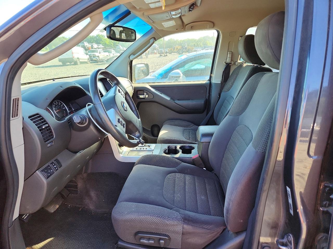 Nissan Pathfinder S