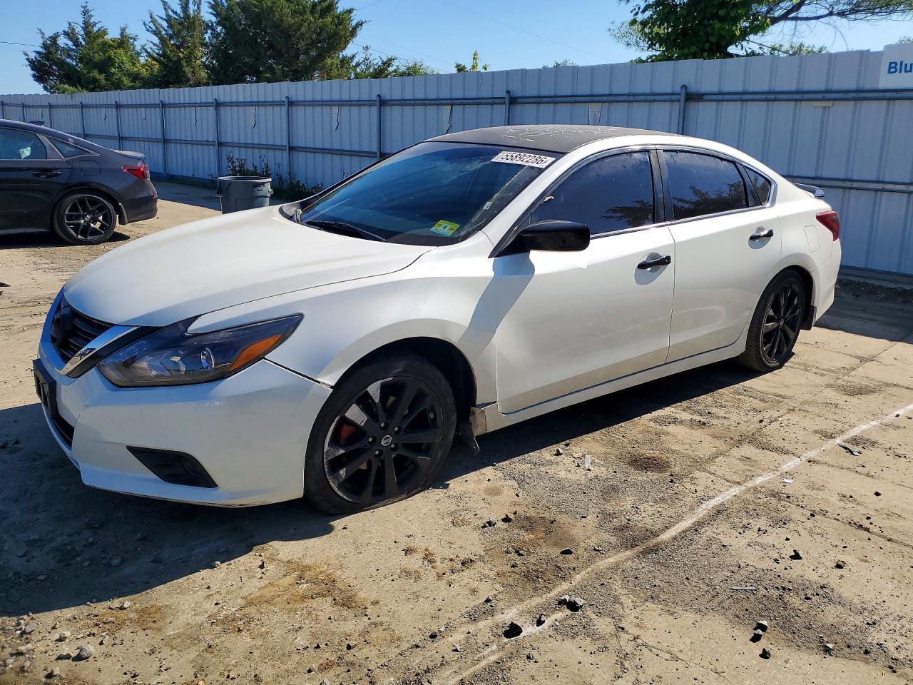 Salvage Nissan Altima Image