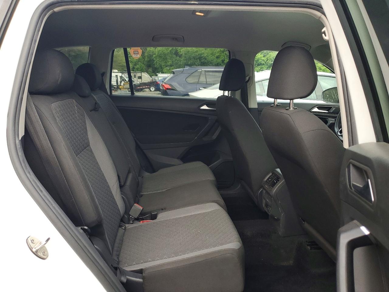 Volkswagen Tiguan S