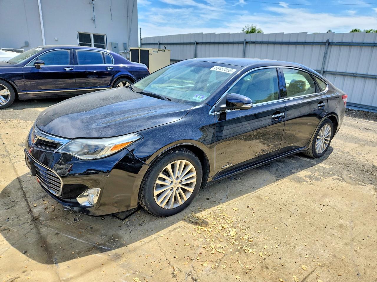 Salvage Toyota Avalon Image