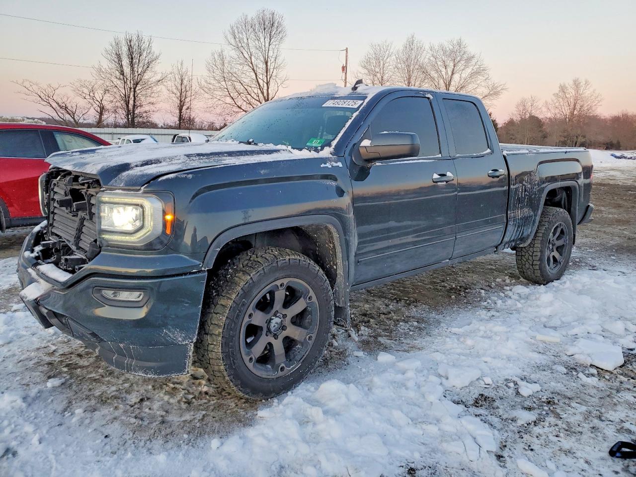 Salvage GMC Sierra Image