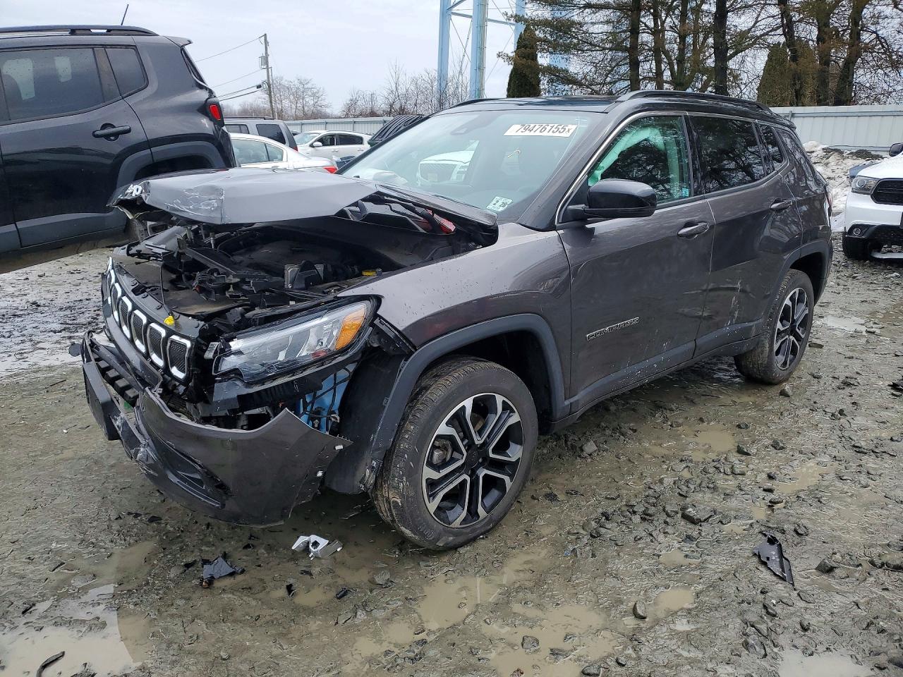 Salvage Jeep Compass Image