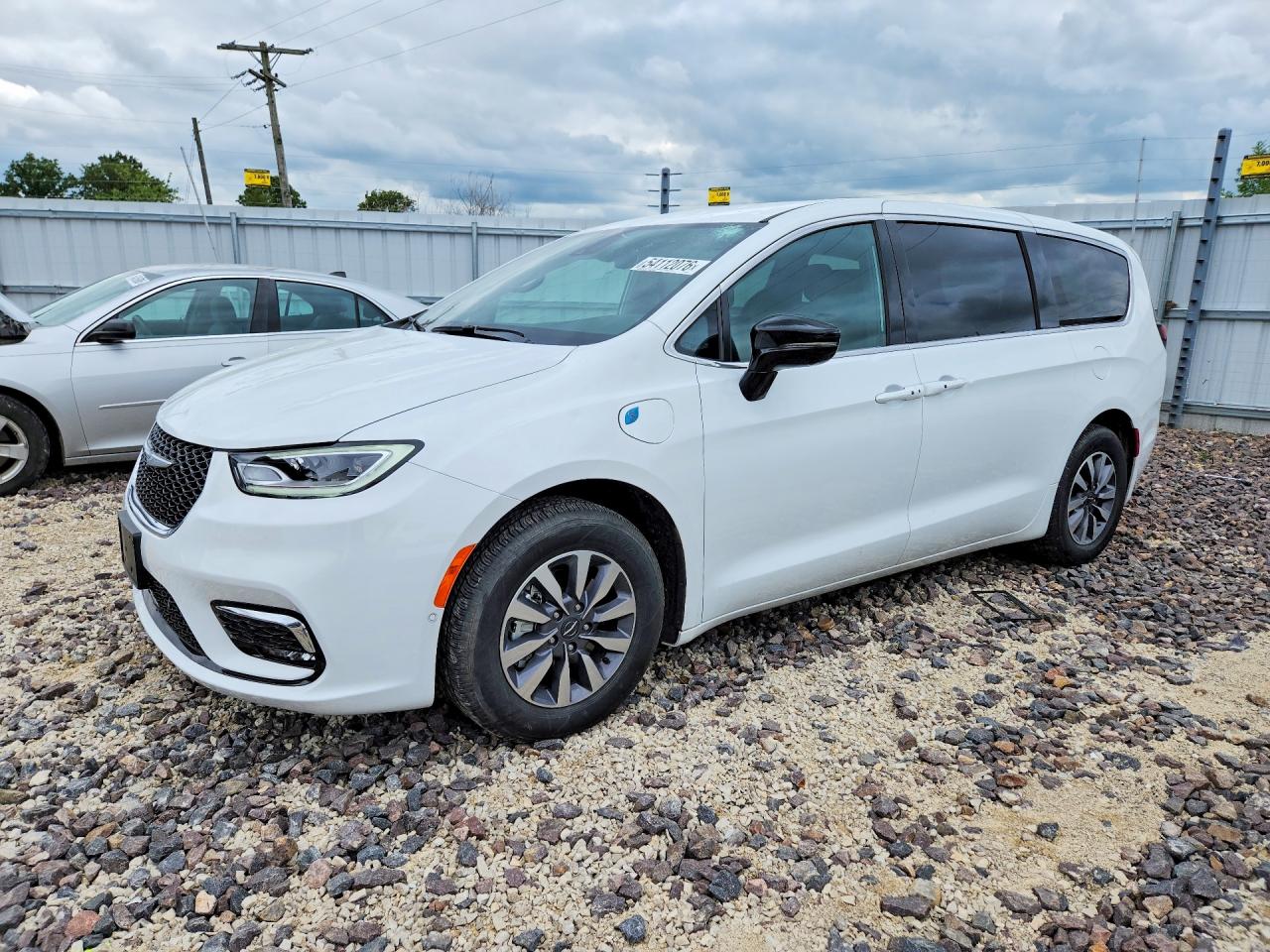 Salvage Chrysler Pacifica Image