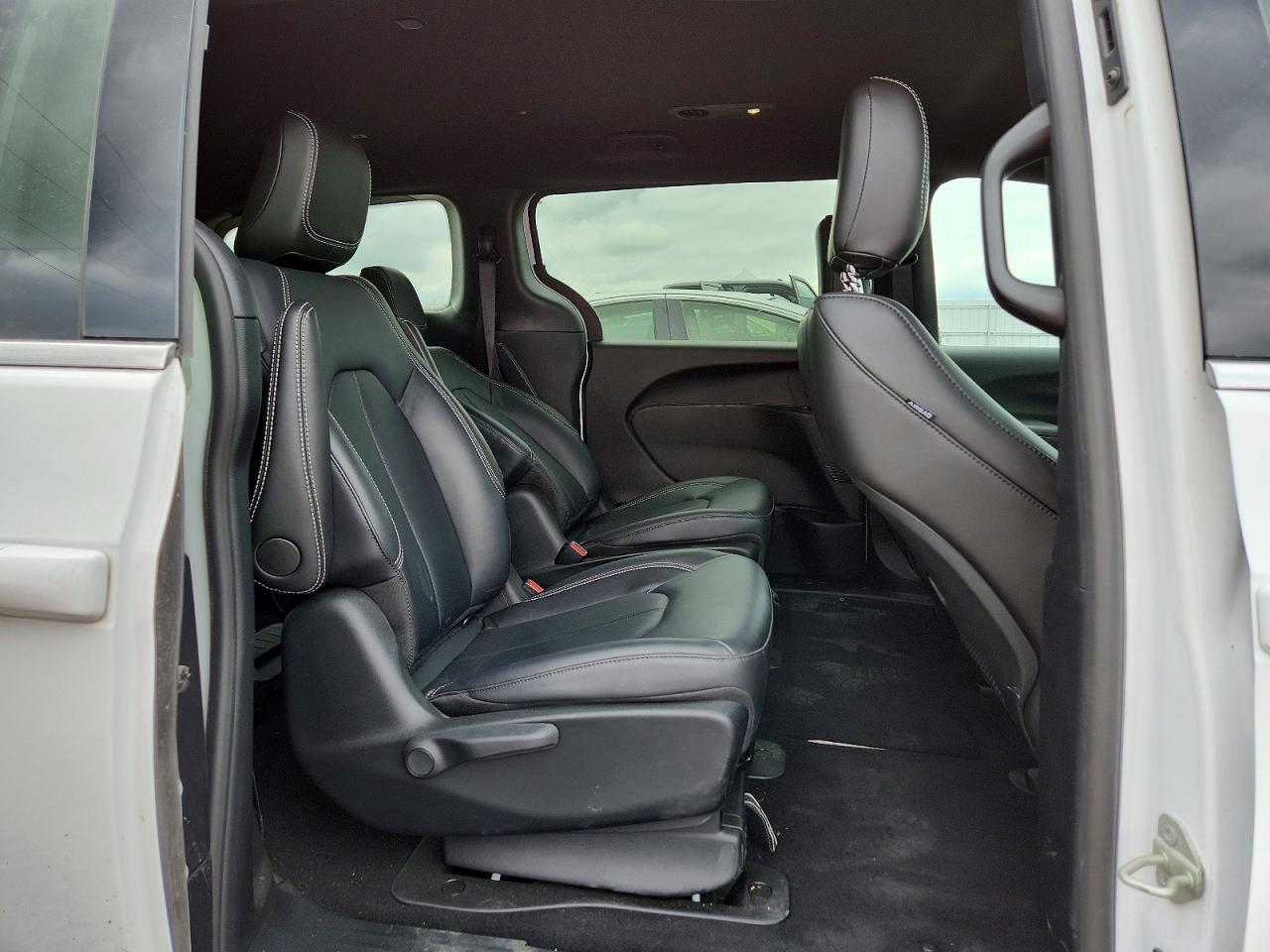 Chrysler Pacifica Hybrid Select