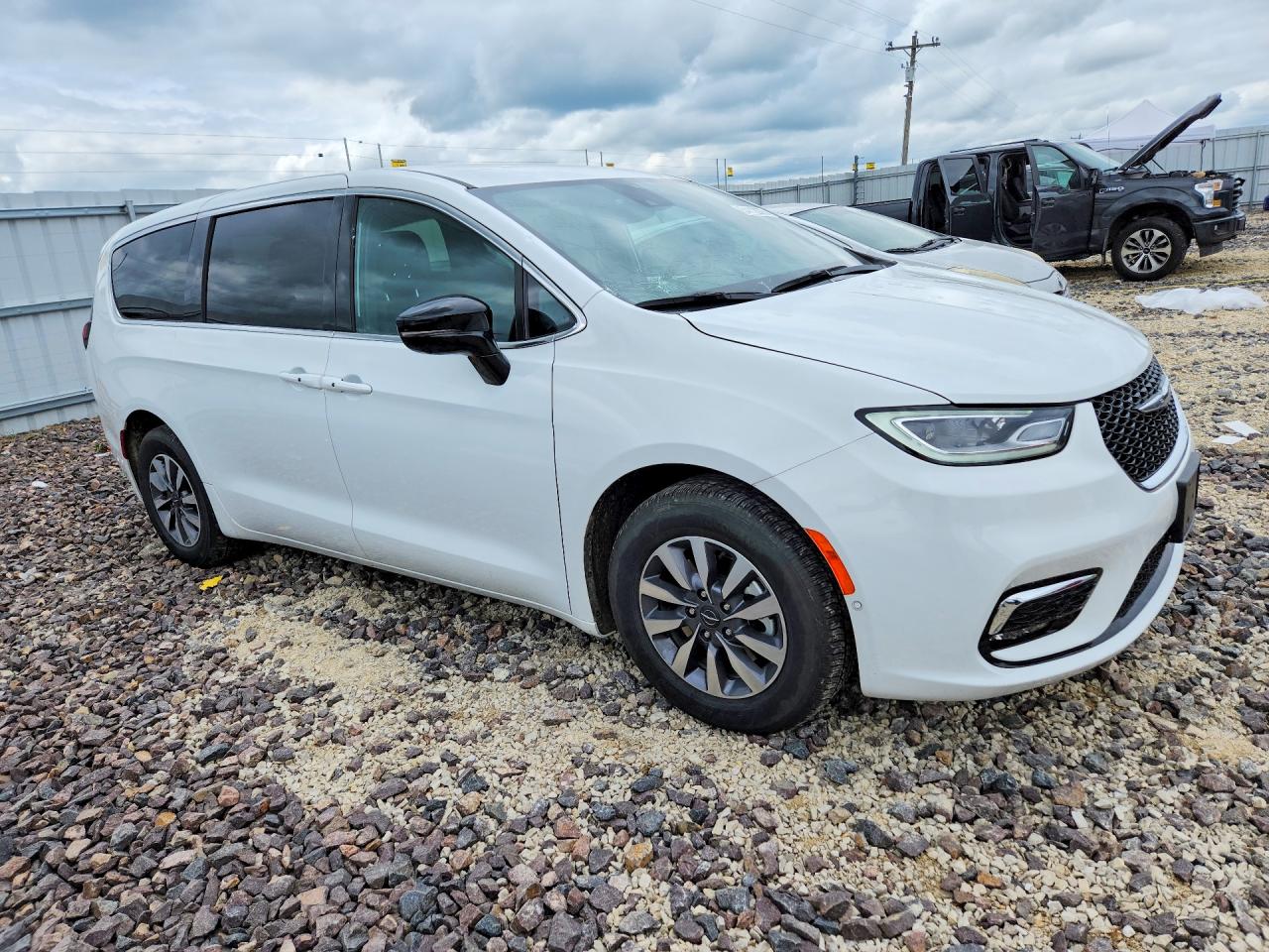 Chrysler Pacifica Hybrid Select