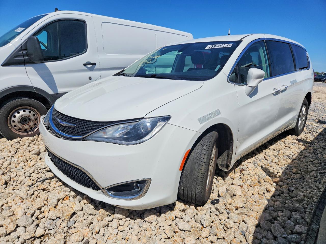 Salvage Chrysler Pacifica Image
