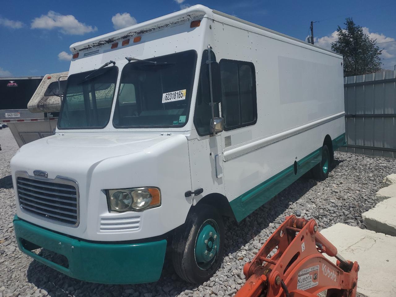 Salvage Freightliner Chassis M Image