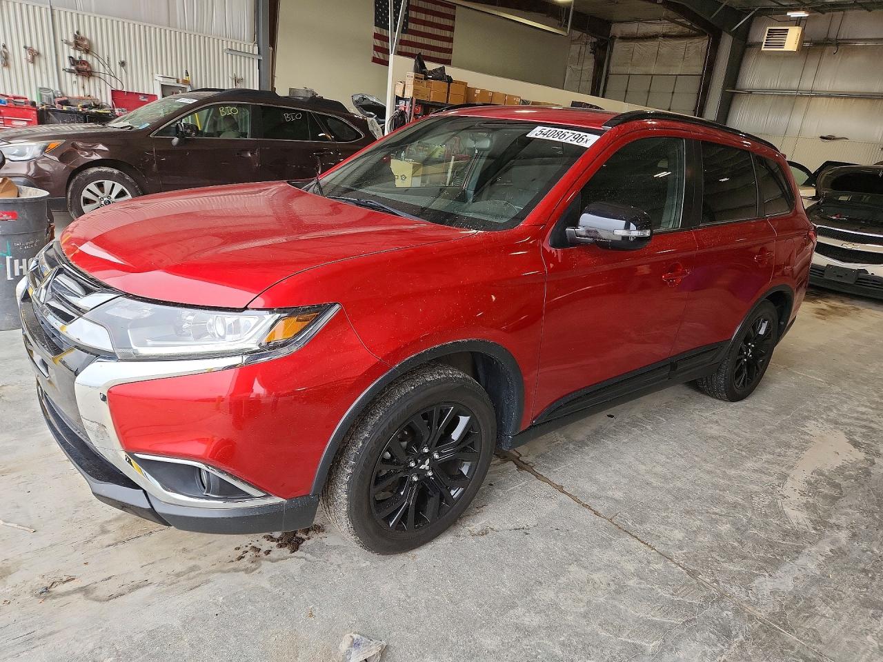 Salvage Mitsubishi Outlander Image
