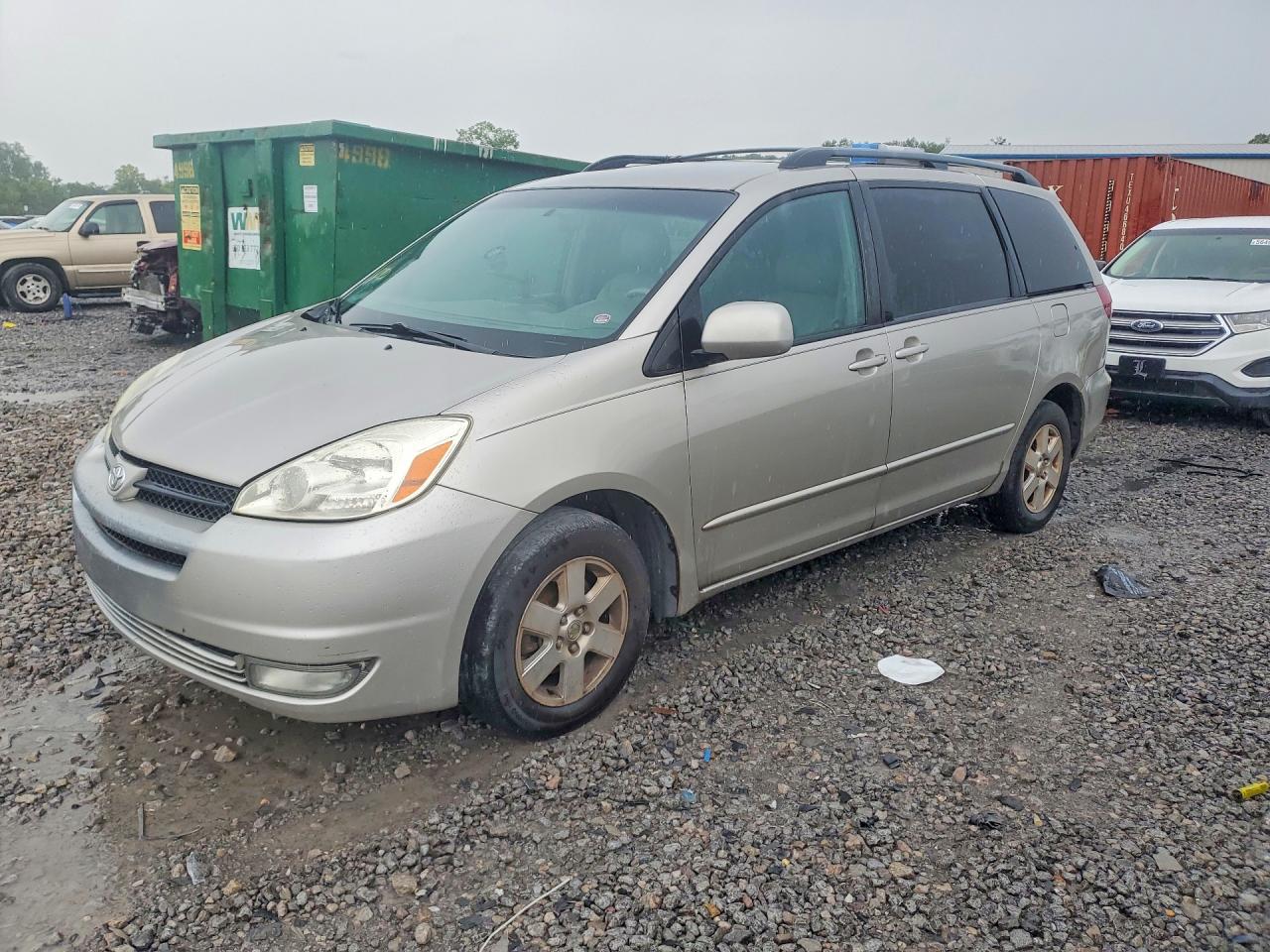 Salvage Toyota Sienna Image
