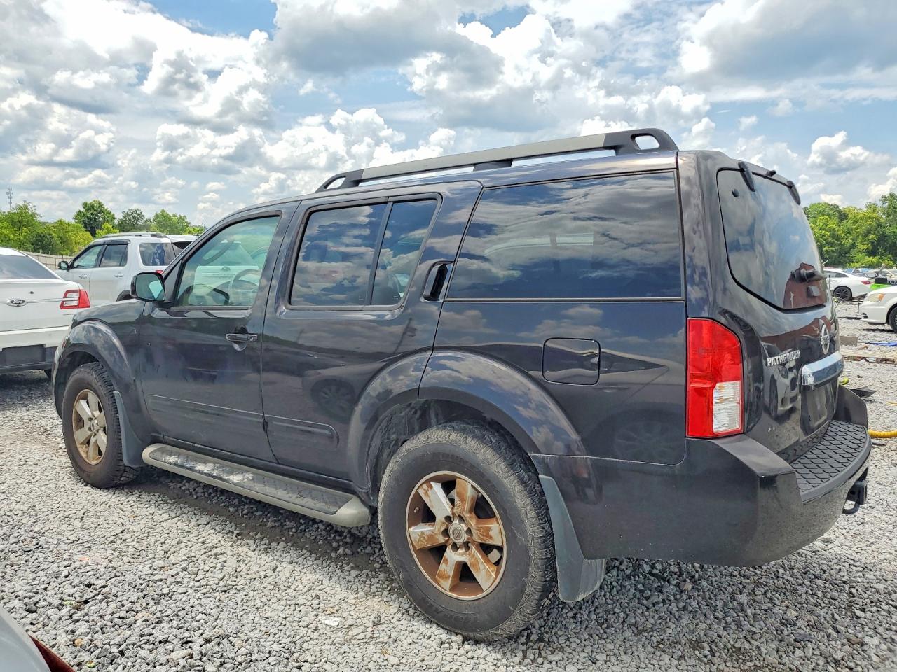 Nissan Pathfinder S
