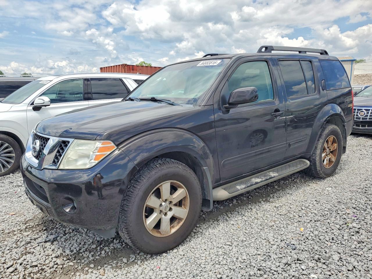 Salvage Nissan Pathfinder Image