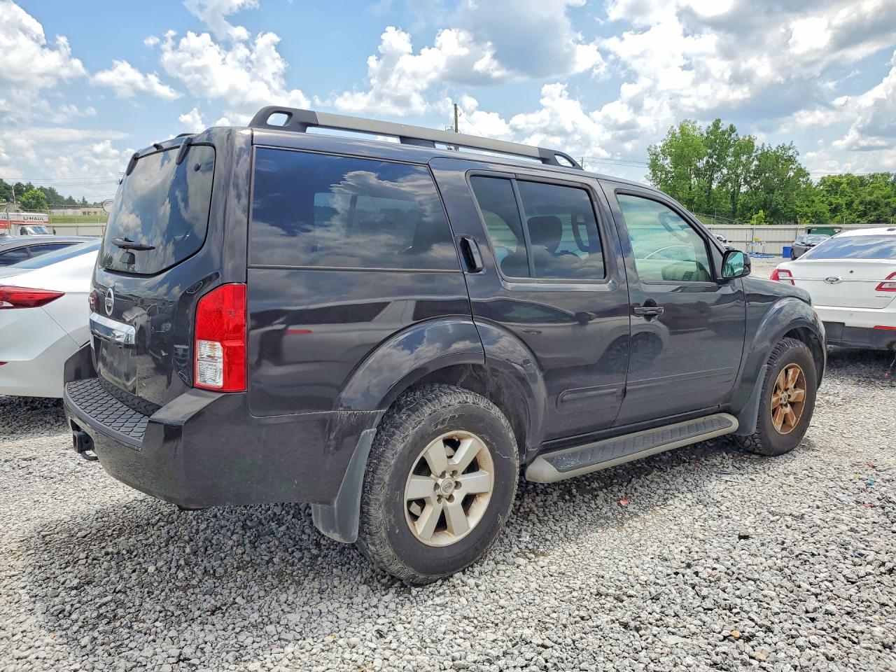 Nissan Pathfinder S