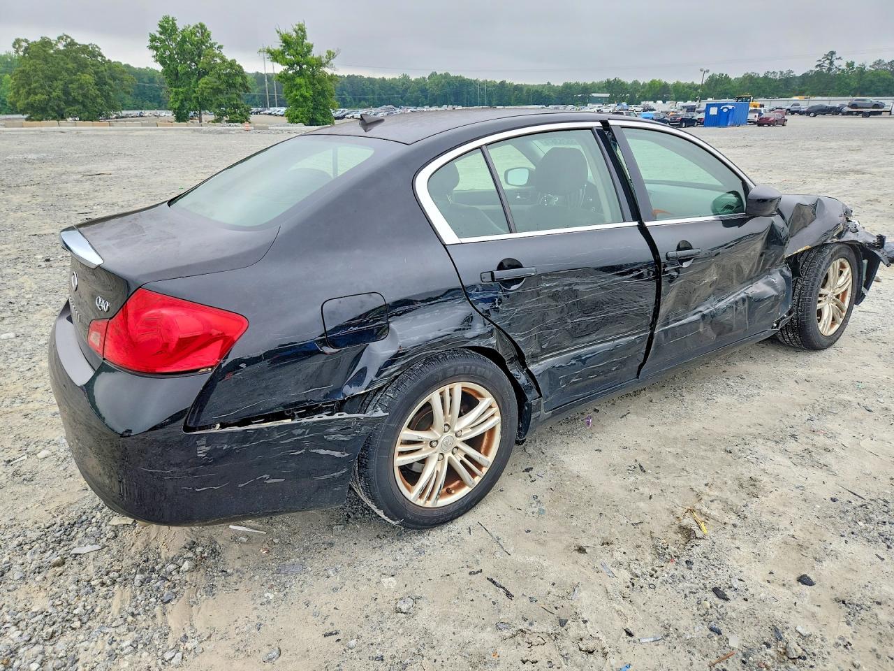 INFINITI Q40 Base
