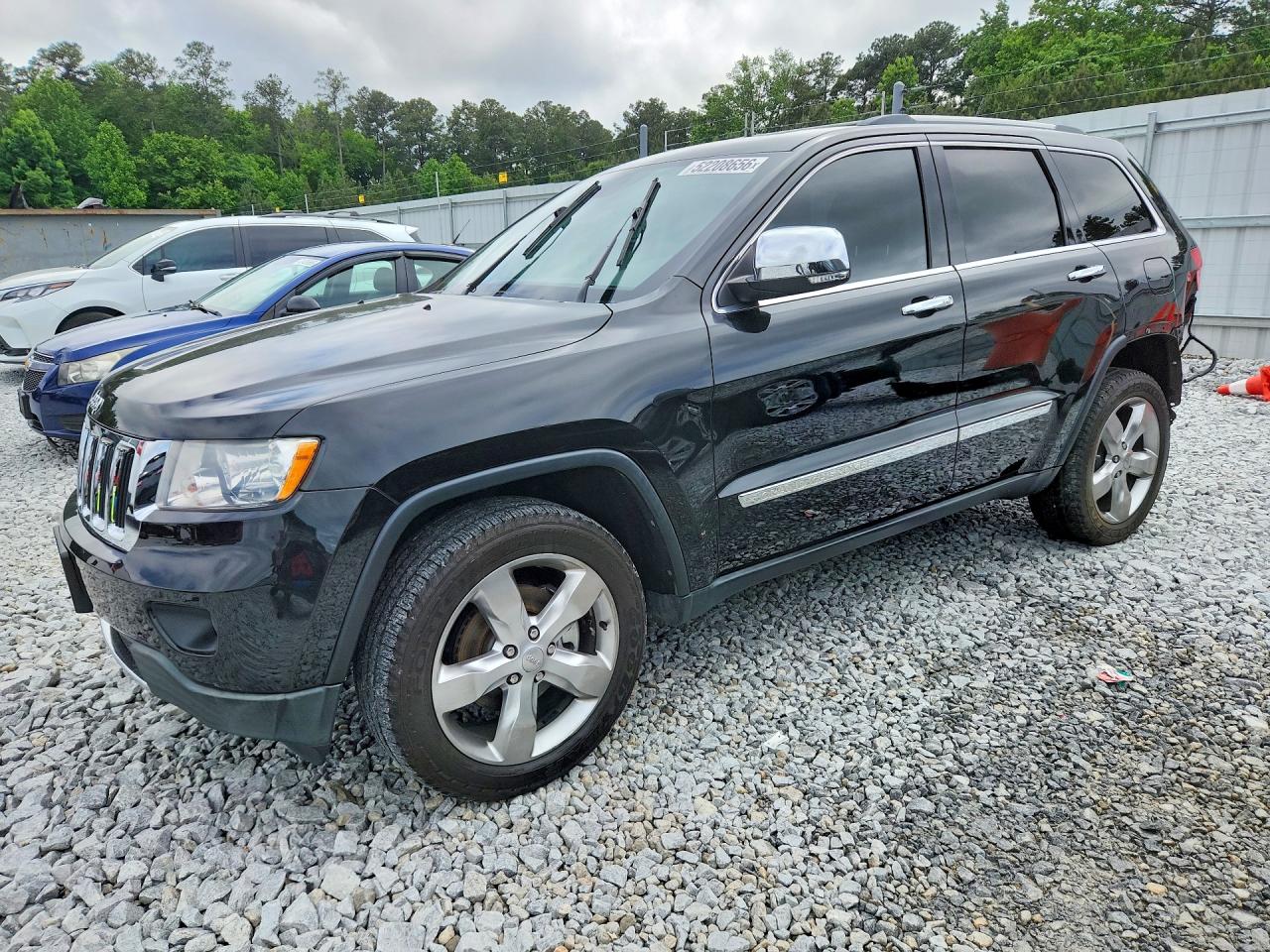 Salvage Jeep Cherokee Image