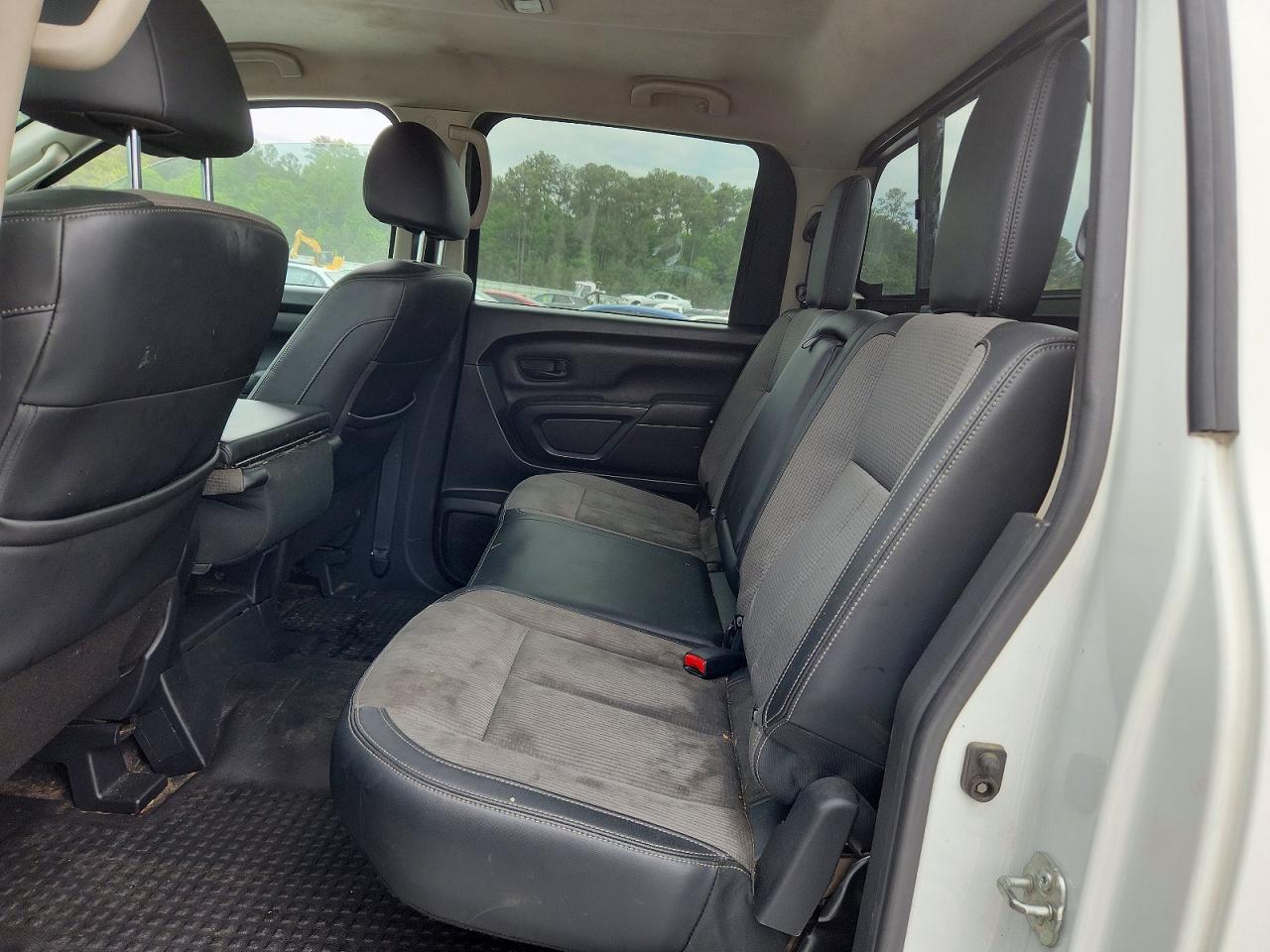 Nissan Titan S