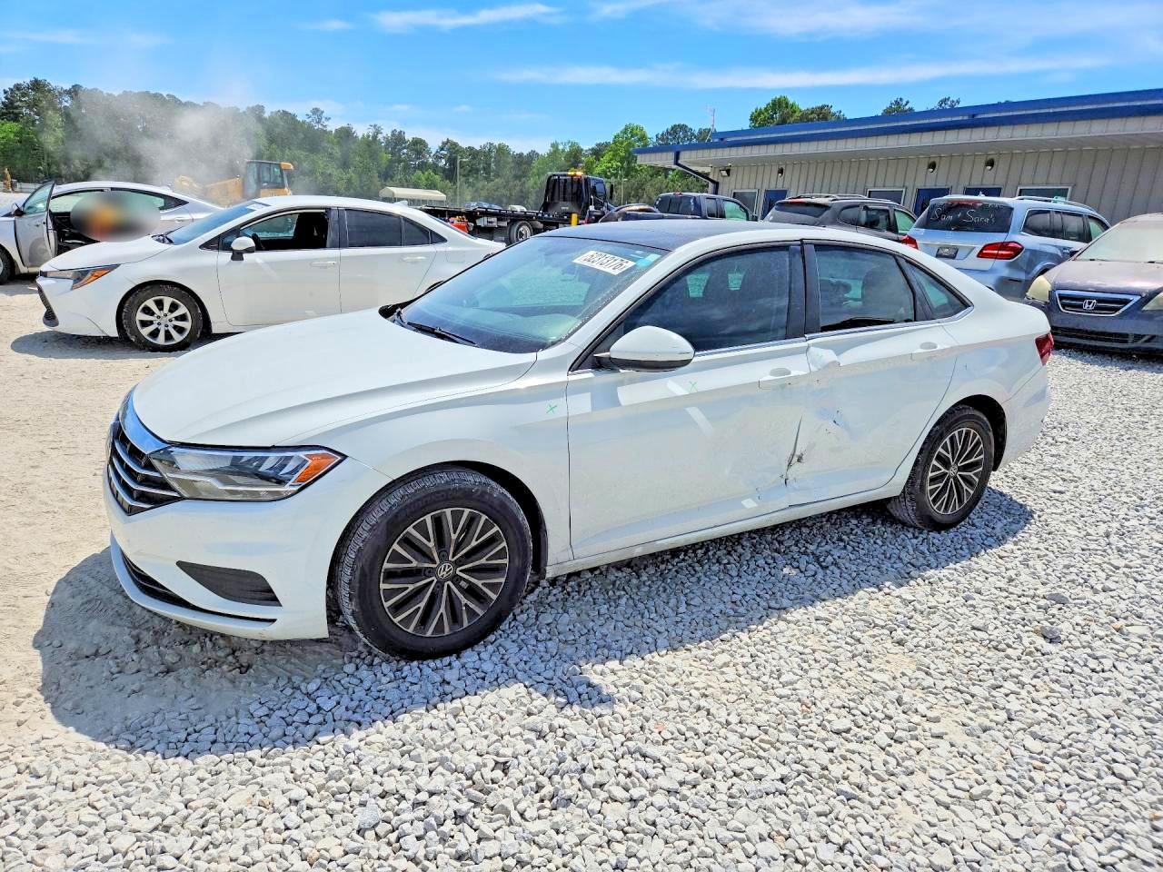 Salvage Volkswagen Jetta Image