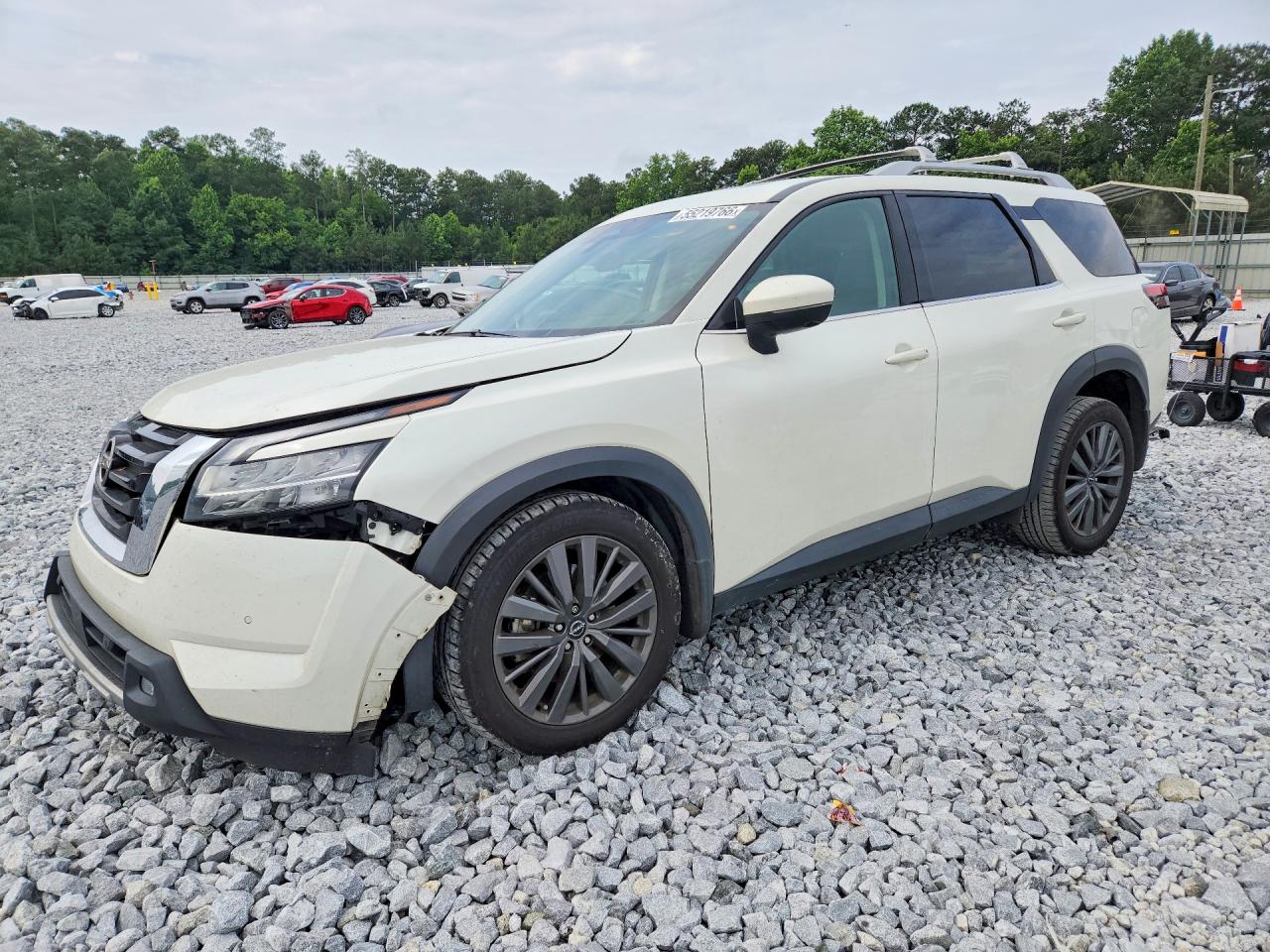 Salvage Nissan Pathfinder Image