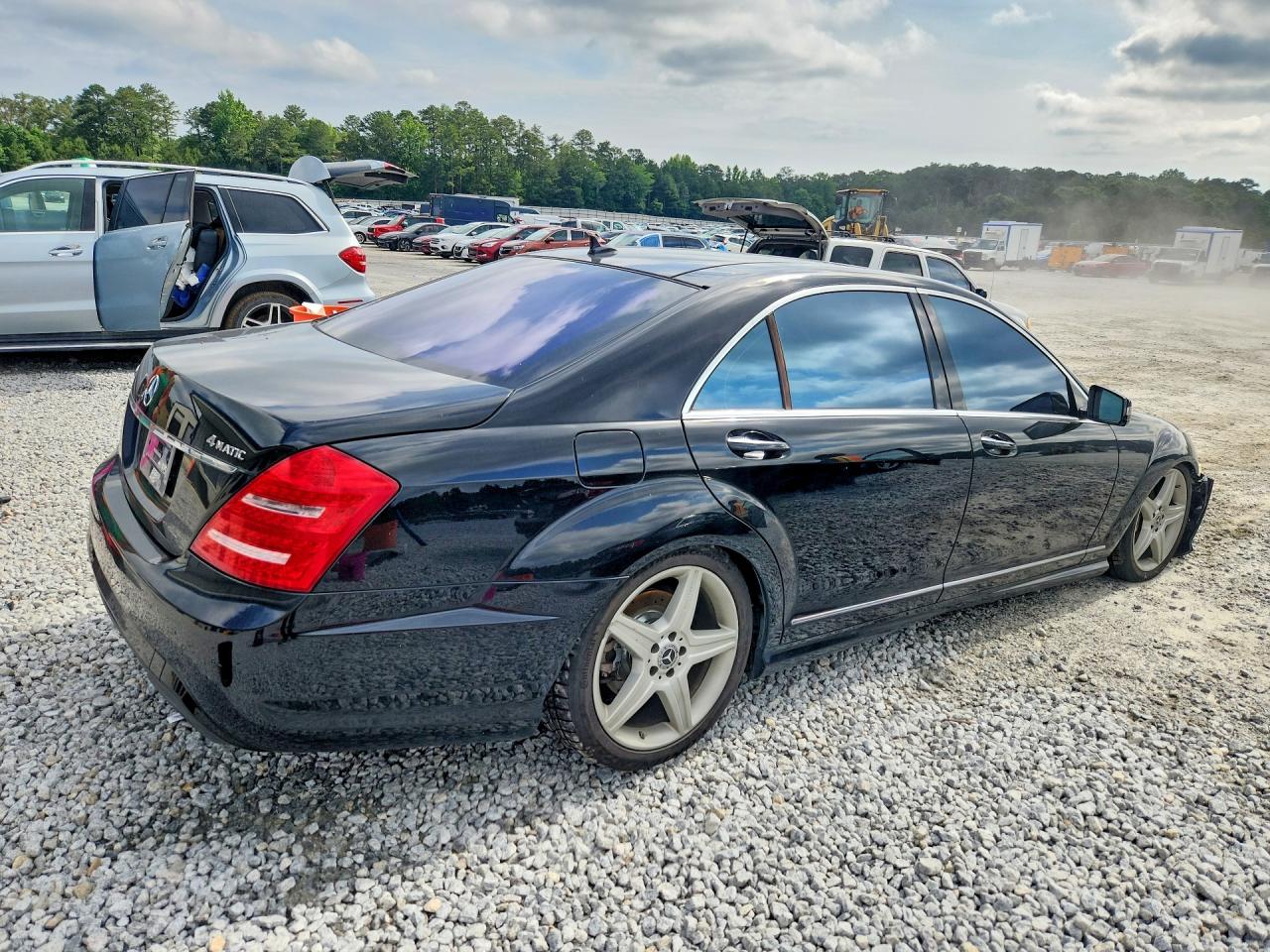 Mercedes-Benz S-Class 550 4matic