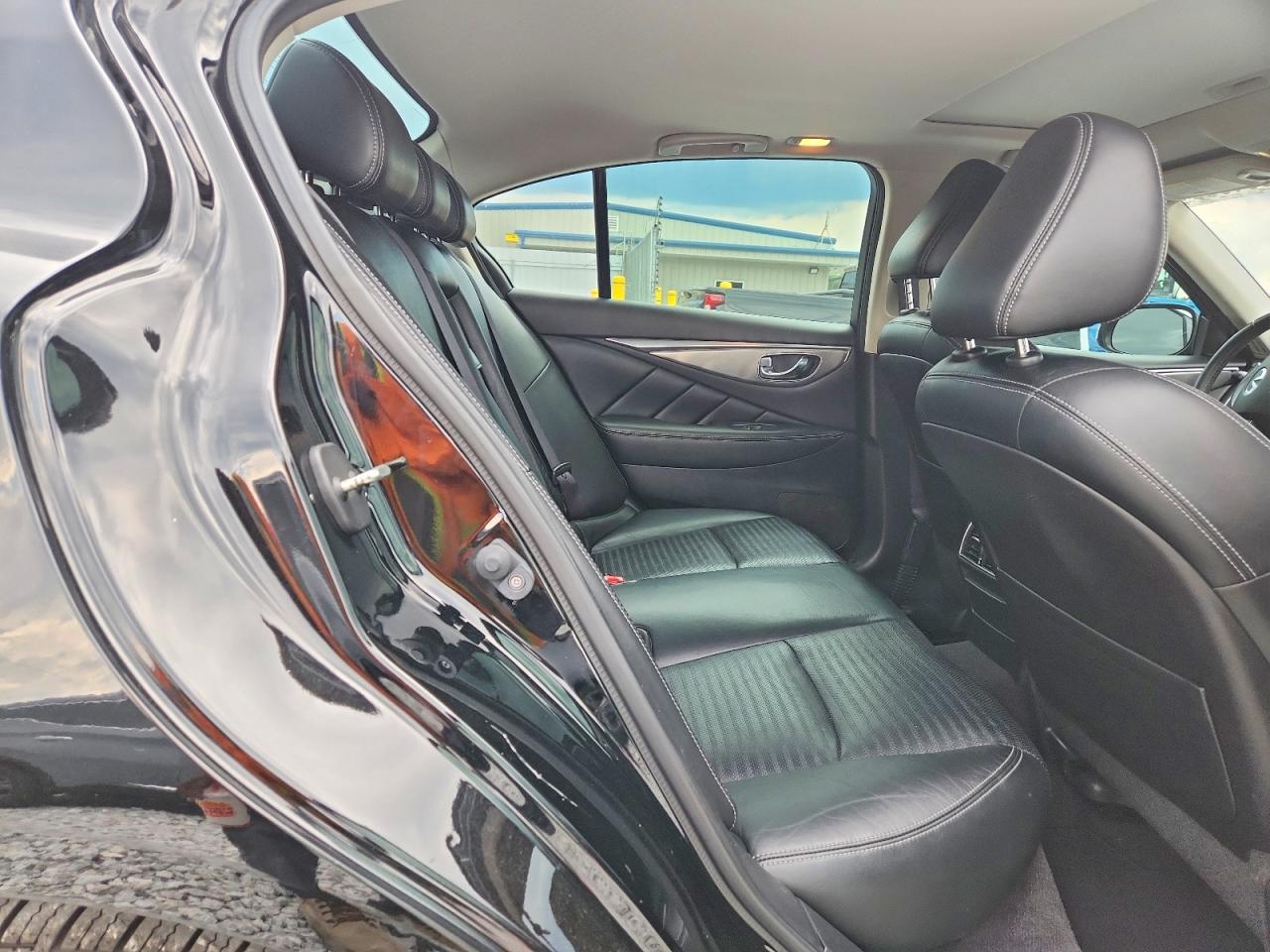 INFINITI Q50 Sport